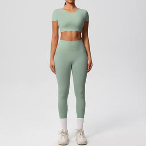 Ensemble de yoga respirant 4 pièces pour femme en nylon et élasthanne, avec soutien-gorge de sport et leggings découpés automatiquement, vêtements de fitness, personnalisation OEM, vente en gros - Product Image 4