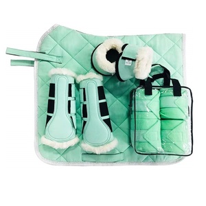 Ensemble de tapis de selle équestre vert menthe matelassé avec bandages assortis et sac de transport - Product Image 1