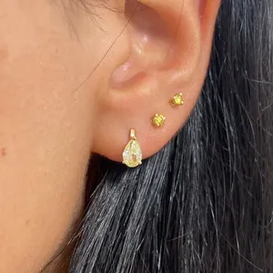 Pendientes de Diamantes con Corte de Pera en Oro Sólido, Pendientes Minimalistas de Lujo, Joyería Fina Elegante, Regalo para Mujer, Estilo para Uso Diario - Product Image 1