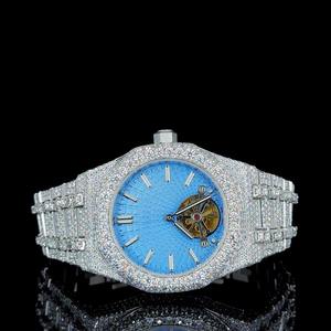 Reloj de pulsera plateado de lujo con esfera azul y diseño esqueleto para hombre, elegante reloj con brazalete con incrustaciones de diamantes. - Product Image 5