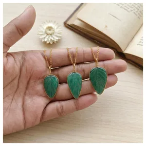 Collier chaîne pour femme en laiton plaqué or 18 carats avec pendentif feuille de jade verte sculptée, best-seller, élégant et tendance pour le quotidien - Product Image 5