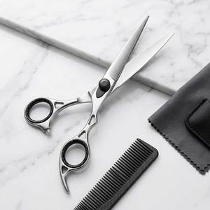 Tijeras Profesionales para Cortar Cabello, Ultra Afiladas, de Acero Inoxidable, para Barberos y Estilistas - Product Image 1
