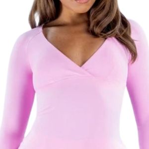 Body moulant rose clair à col en V et manches longues pour femme – Tenue décontractée et ajustée, idéal pour le sport et le quotidien – Vêtements de sport tendance – Fabricant de vêtements en gros - Product Image 6