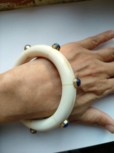 Bracelet géométrique moderne en os poli, éco-responsable, fait main par Perfect Enterprises - Product Image 2