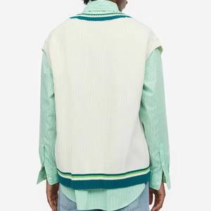 Nouvelle Arrivée OEM 2026 – Gilet Pull sans Manches Tricoté pour Homme, Col en V, Bordure Rayée Blanc-Vert, Vêtement de Printemps – Vente en Gros - Product Image 2