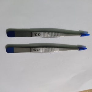 Pince à pansement chirurgical 14 cm à usage unique instruments chirurgicaux en acier inoxydable de qualité médicale - Product Image 4