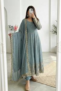ชุดเดรส Anarkali ดีไซน์เนอร์แฟชั่นใหม่ขายดีสำหรับผู้หญิง แขนยาว ผ้าจอร์เจตต์สวยงาม สไตล์อินเดีย-ปากีสถาน พร้อมสวมใส่ - Product Image 1