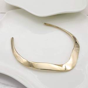 Collar Geométrico Chapado en Oro, Estilo Minimalista, Unisex, para Uso Diario - Product Image 3