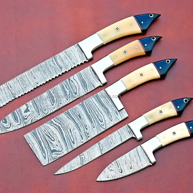 Juego de cuchillos de cocina hechos a mano personalizados de 5 piezas con mango de hueso de camello y bolsa enrollable de cuero disponible al por mayor