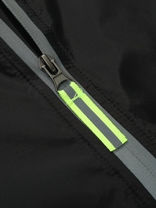 Veste softshell unisexe noire enduite, avec capuche, poches zippées, imperméable, coupe-vent, respirante, pour activités de plein air, coupe classique, toutes saisons - Product Image 4