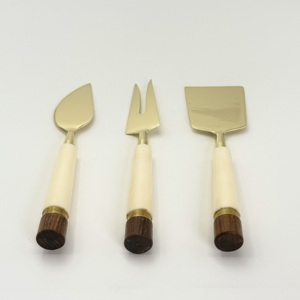 Juego de 3 Utensilios de Cocina de Lujo con Mango de Resina Hecho a Mano, Cortador de Queso, Elegante Regalo para Invitaciones - Product Image 2