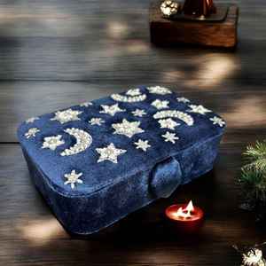 Caja de Regalo de Madera Hecha a Mano, de Lujo, con Diseño Bordado y Adornos de Cuentas, para Decoración del Hogar y Año Nuevo - Product Image 2