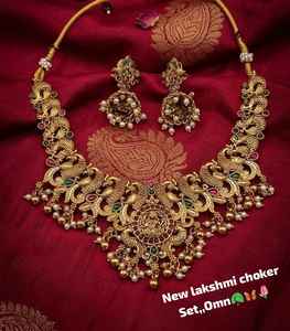 Collar de Alta Calidad con Cuentas Verdes de Circonio Chapado en Oro Tradicional, Diseño Floral, para Novia, Boda India, Compromiso, Aniversario, Fiesta - Product Image 1