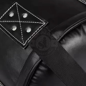 Saco de boxeo de alto impacto diseñado para boxeo, kickboxing y entrenamiento físico con material resistente y fiable. - Product Image 4