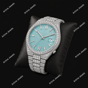 Montre de luxe bleu glace entièrement pavée de diamants, montre-bracelet argentée avec affichage de la date, design d'accessoire de poignet imposant - Product Image 2