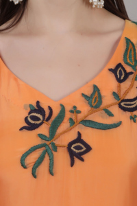Ensemble 2 pièces pour femme Royal Party Wear, Kurta et pantalon ombré couleur orange avec broderie fil ancre, pour les amateurs de mode élégante - Product Image 4