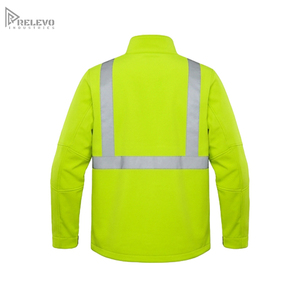 Veste de sécurité softshell fluorescente haute visibilité personnalisée OEM, col montant, doublure polaire noire contrastante, deux poches zippées sur la poitrine, uniforme de travail - Product Image 4