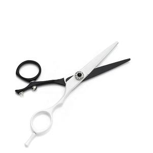 ชุดกรรไกรตัดผมสแตนเลสอย่างดี ปรับระดับได้ ด้ามจับยางสำหรับคนถนัดขวา ปลอดภัย สำหรับช่างตัดผมมืออาชีพ ยี่ห้อ Anaaif - Product Image 1