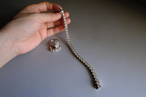 Ensemble de bracelets et boucles d'oreilles en zircon couleur or blanc, serti de cristaux à griffes géométriques, pour femme, idéal pour les soirées - Product Image 2