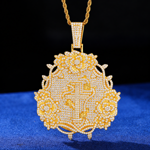 Collar con colgante floral de inicial para hombre, de moissanita y plata 925, con letras adornadas y detalles brillantes, joyería de lujo estilo streetwear - Product Image 1