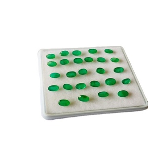 แซมเบียมรกตธรรมชาติที่มาจากมรกต4*5มม. คุณภาพดีมากพร้อมความมันวาวที่ยอดเยี่ยมและสีเขียวที่ดีที่ใช้ในการทำเครื่องประดับ - Product Image 1