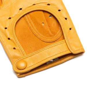 Gants de conduite en cuir véritable à doigts entiers, respirants, perforés, design classique, couleur beige - Product Image 5