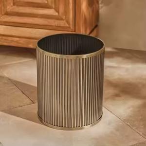 Elegante Cubo de Basura Metálico para Interiores, para Sala de Estar, Mejora el Atractivo de la Decoración del Hogar - Product Image 5