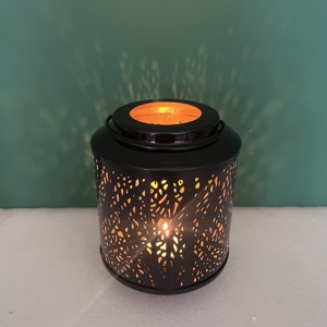 Farol de Hierro de Diseño Artesanal L649, Decoración para el Hogar, Acabado Negro, 5X5X6.25 Pulgadas, de Uttar Pradesh - Product Image 6