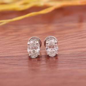 Pendientes de Diamantes Cultivados en Laboratorio con Corte Ovalado de 2.20 CT en Oro de 14K |   Joyería Fina de Lujo |   Pendientes de Diamantes con Cierre de Rosca para Mujer - Product Image 4