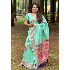 Sari en soie Paithani tissé Zari à carreaux turquoise pâle Elite Weaves, élégant foulard et châle ethniques - Product Image 3