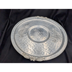 Plateau de service rond en argent avec bordure à motif floral, plateau en métal de luxe pour les collations, les fruits, les apéritifs et la décoration de la maison - Product Image 5