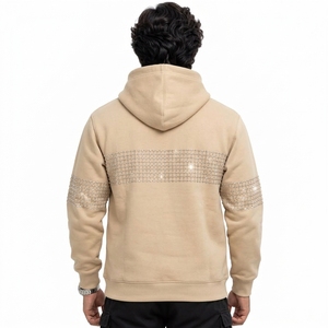 Detalles de cristal, tela transpirable, ajuste cómodo, costuras duraderas y sudadera con capucha premium personalizada con pedrería que llama la atención. - Product Image 2