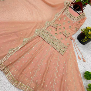 เสื้อใส่ทำงานปักลายแฟชั่นสำหรับผู้หญิงเสื้อ & lehenga พร้อม dupatta ล่าสุด - Product Image 1