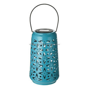 Lanterne en métal jaune avec motif découpé, porte-bougie décoratif portable pour extérieur, pour la décoration de la maison - Product Image 6