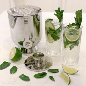 Seau à glace en métal poli effet miroir, avec base cannelée, couvercle lourd et pinces assorties pour les fêtes - Product Image 5