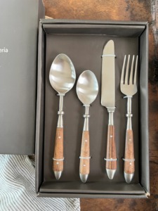Ensemble de couverts de luxe en acier inoxydable avec manche en bois – Cuillère, fourchette et couteau élégants et durables pour la table - Product Image 6