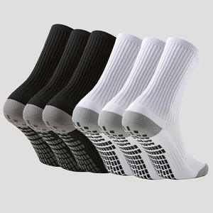 Chaussettes de sport antidérapantes à logo personnalisé, longueur mi-mollet, design rayé, pour la course, la gym, le yoga, les sports, avec coussinets antidérapants en silicone, adulte - Product Image 3