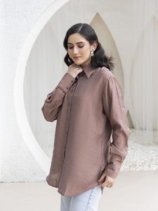 Chemisier à manches longues en popeline 100 % coton marron, coupe ample, design simple, boutonné, avec logo frontal, pour femme, décontracté, idéal pour le bureau - Product Image 5
