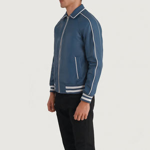 Vestes varsity élégantes pour hommes en polyester/coton coupe-vent avec capuche matelassée, col mandarin, doublure en soie et broderies en chenille - Product Image 4