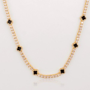 Elegante Collar de Cadena Tipo Tenis de Plata 925 Bañada en Rodio con Trébol Negro, Joyería de Lujo con Moissanita Engastada en Canal, Unisex para Hombres y Mujeres - Product Image 1
