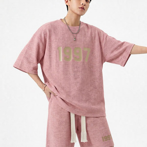 ชุดเซ็ตสองชิ้นผ้าวาฟเฟิลระบายอากาศสำหรับผู้ชายใส่สบายในฤดูร้อน เสื้อยืดคอกลม + กางเกงขาสั้นรูดเชือกแต่งพู่ - Product Image 2