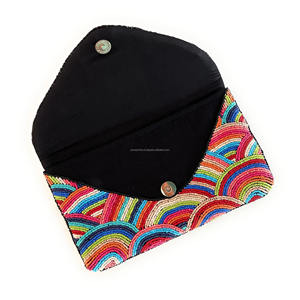 Bolso de mano tipo sobre multicolor arcoíris con cuentas, hecho a mano, estilo bohemio para fiesta, con cadena plateada, vibrante, bordado, monedero duradero con cierre magnético - Product Image 3