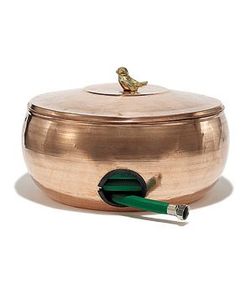 Moderno Soporte para Manguera de Jardín en Bronce Oscuro con Relieve, Recipiente de Almacenamiento con Orificio de Salida, Organizador para Exteriores - Product Image 4