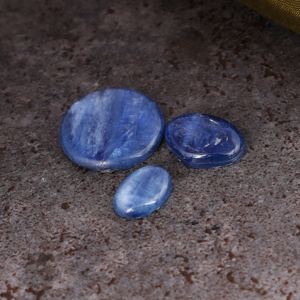 Kyanite bleue naturelle, cabochon de forme libre, pierre précieuse semi-polie pour la fabrication de bijoux - Product Image 2