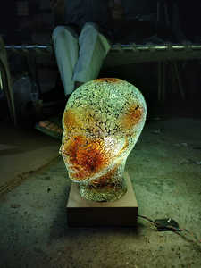 Lampe de table en mosaïque unique côté crâne visage d'homme lampe de table en mosaïque de super qualité lampe de table antique fabriquée en Inde - Product Image 2