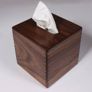 Caja de pañuelos de madera hecha a mano, diseño moderno, duradera, con base y resorte, soporte decorativo de almacenamiento. - Product Image 1