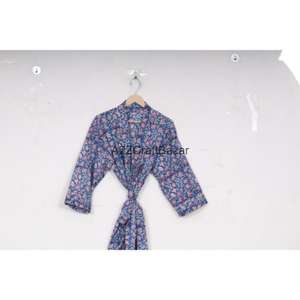 Kimono chic : rehaussez votre tenue décontractée avec un kimono 100 % coton pur, col en V, design épuré et imprimé floral, idéal pour les occasions décontractées. - Product Image 6