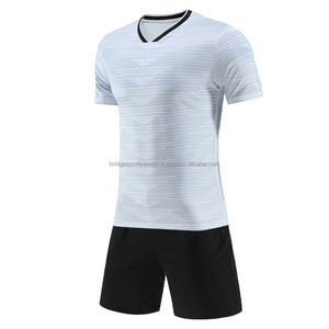 Maillot de football personnalisé unisexe à manches courtes en polyester respirant et léger - Product Image 1