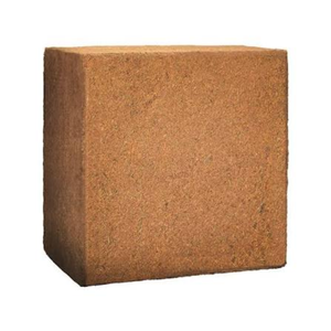 Bloc de tourbe de coco compressé 100% fibre de coco naturelle, fournisseur Vietnamien pour mélange de potting et amélioration du sol - Product Image 1