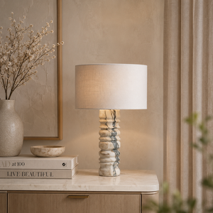 Lampe de table décorative haut de gamme, fabriquée avec une texture marbrée artistique, des proportions équilibrées et une esthétique intemporelle pour la maison. - Product Image 1